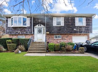 55 Piave Ter, Lindenhurst, NY 11757