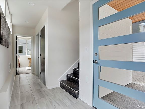 4th image of 5445A Fauntleroy Way SW