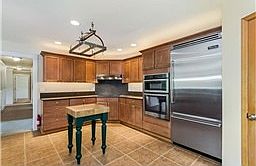 4th image of 33724 Hood Canal Dr NE