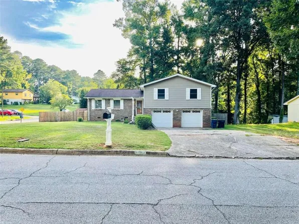 7467 Meadows Dr, Riverdale, GA 30274