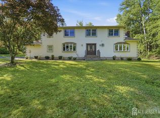 6 King Arthurs Ct, Edison, NJ 08820