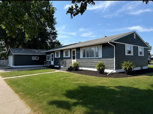 504 12th St W, Mobridge, SD 57601