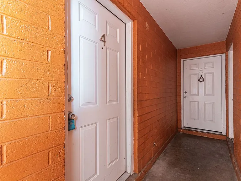 901 E. Pierce St. — Photo 18