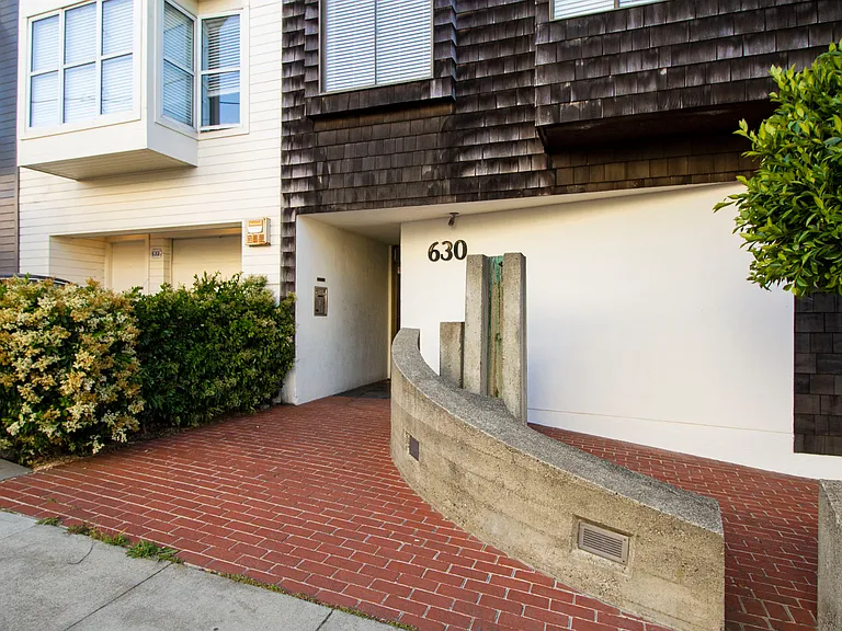 630 Grand View — Photo 1
