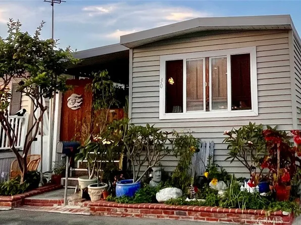 30 Welcome Ln, Seal Beach, CA 90740