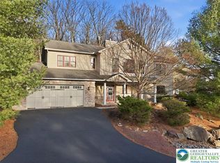 6 Fieldstone Ct, Lake Harmony, PA 18624