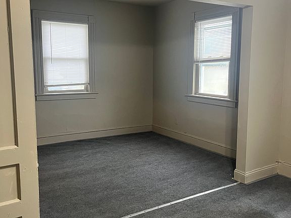 5th image of 288 Oak Ave #2