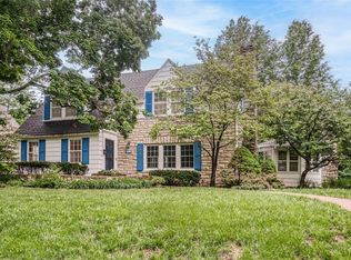 1027 Romany Rd, Kansas City, MO 64113