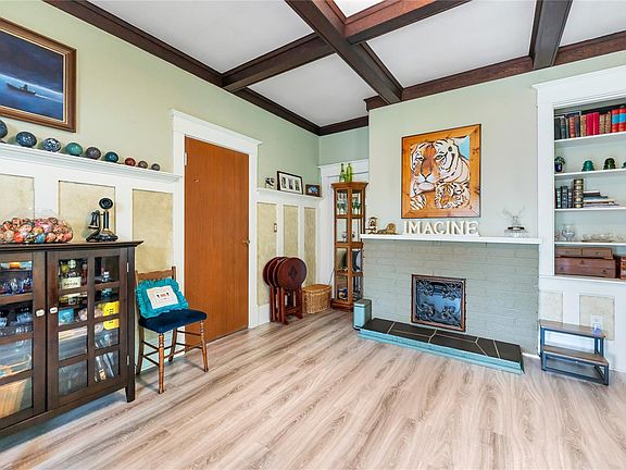 3rd image of 384 Burnside Rd E