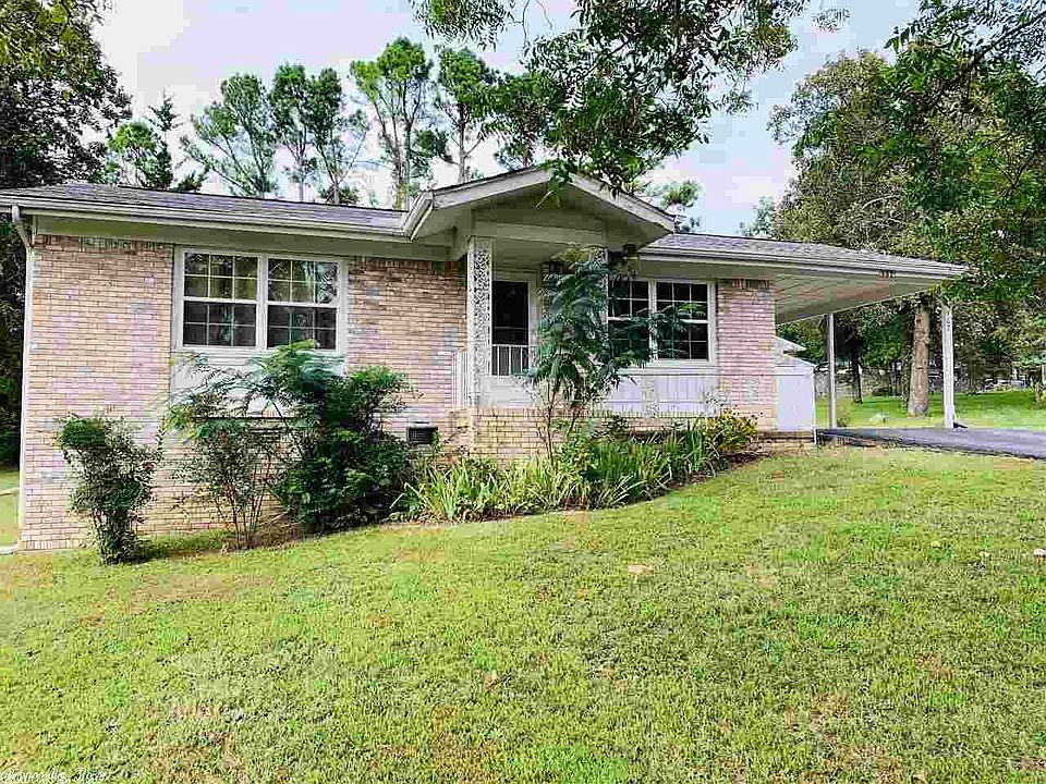 1st image of 902 N Manor Dr