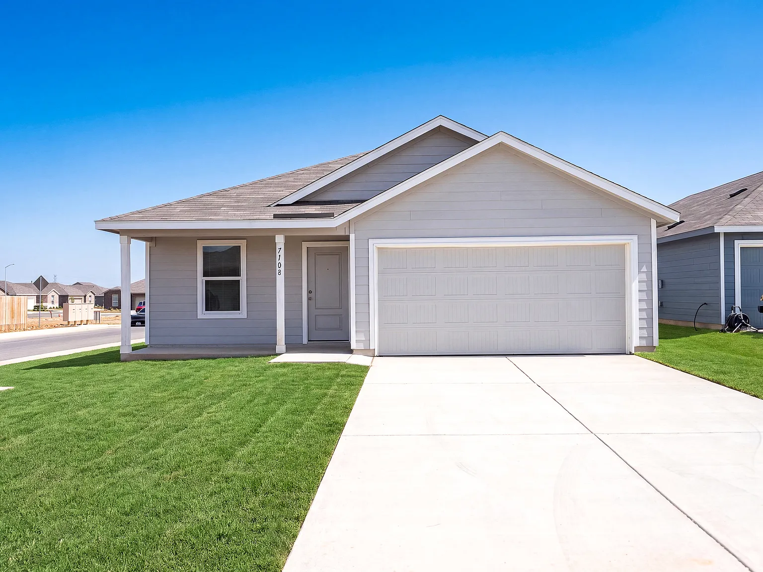 4 bed, 1897 sqft, $1,849 — Photo 2