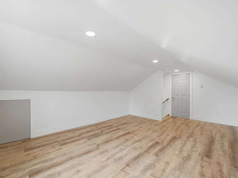 Bonus Room - perfect for home office, toy room or gym.