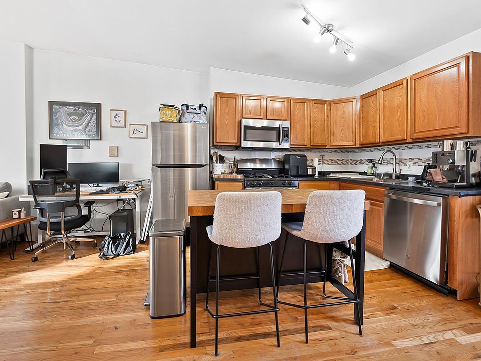1st image of 280 Grand St APT 3