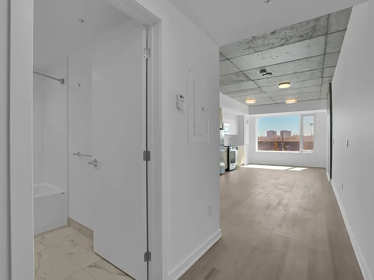 36 Robinson Ave — Photo 34