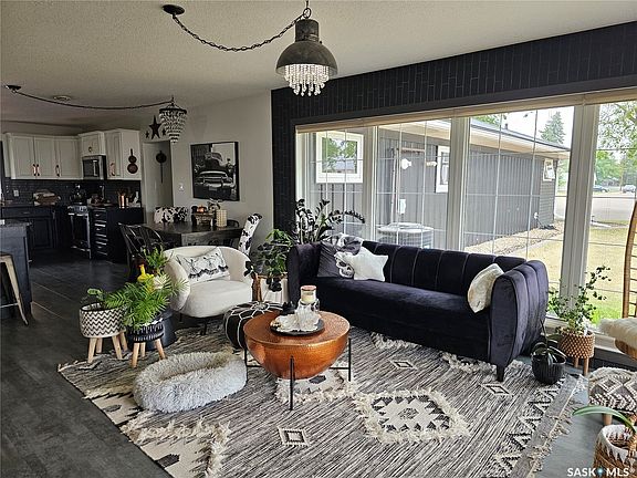 5th image of 398 5th Avenue E
