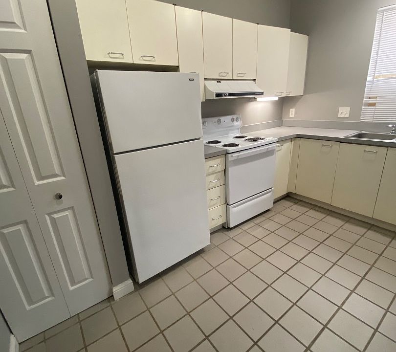 1st image of 913 Geyer Ave #913