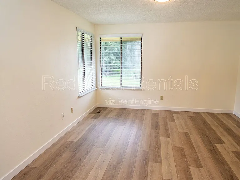 1418 Tule Lake Dr S — Photo 26