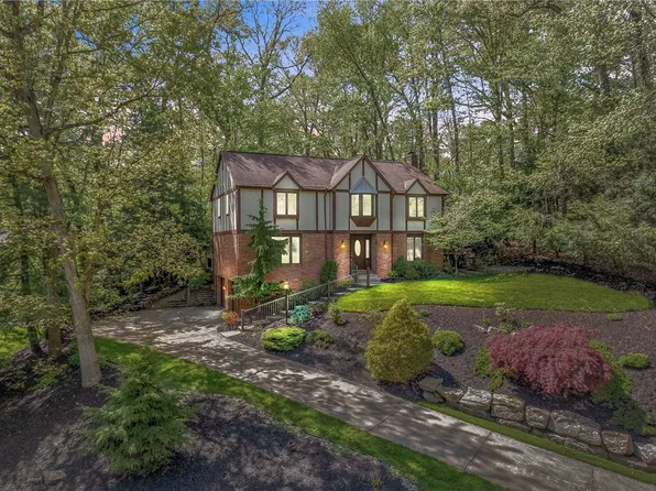 2290 Salem Dr, Pittsburgh, PA 15237