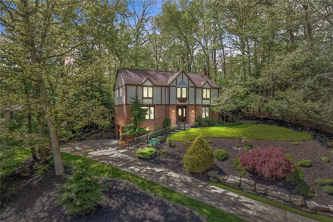 2290 Salem Dr photo 1