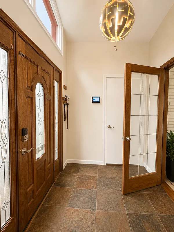 4 bed, 2.0 bath, 2400 sqft, $2,950 — Photo 3