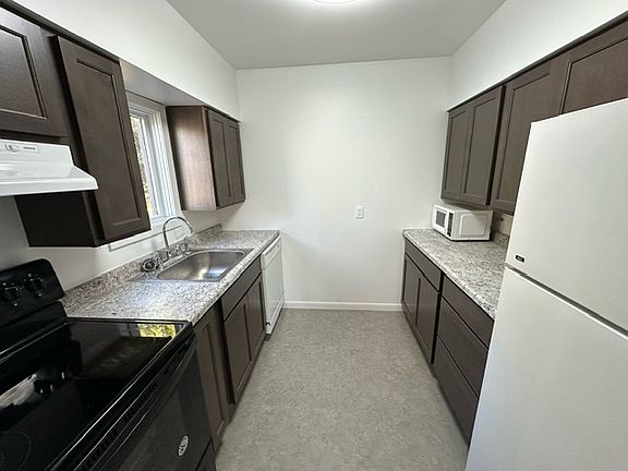 2nd image of 915-917 7th Ave #1