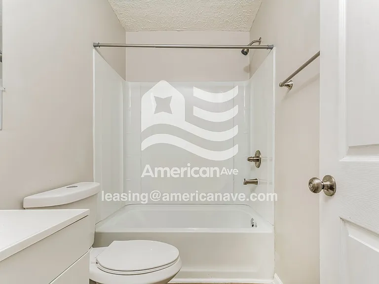 973646_008_wm_-_main_bathroom_13091165.jpg