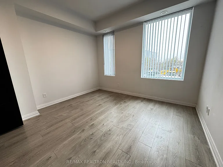 1050 Portage Pkwy #Townhouse 33 — Photo 11