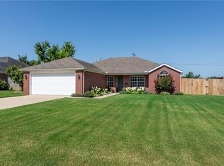 120 NW Apple Blossom, Bentonville, AR 72712