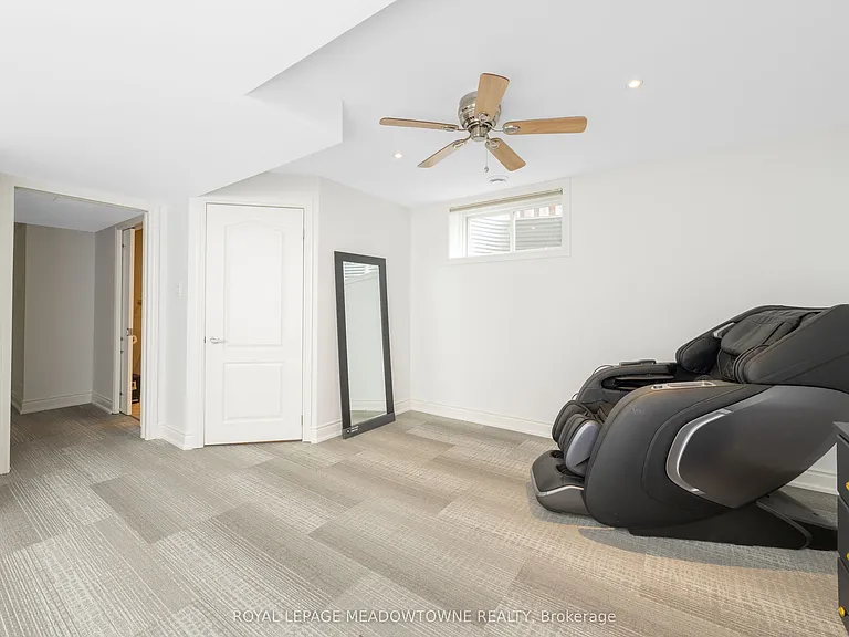 14 Costigan Ct — Photo 37