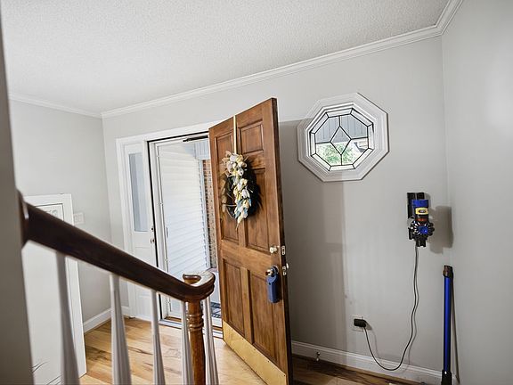5th image of 107 Hannah Cir