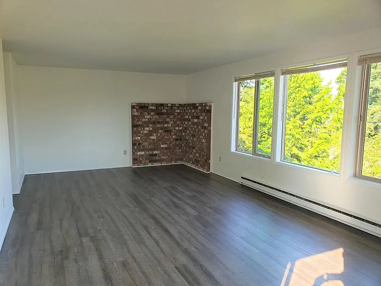 2300 Broadway St — Photo 6