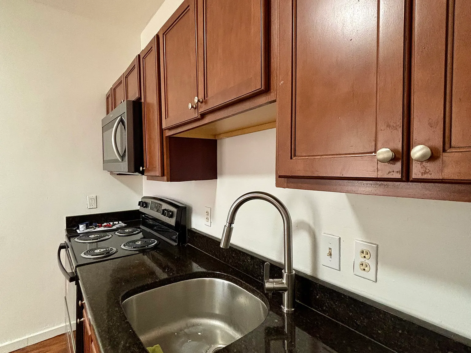 39 Shawmut St — Photo 3