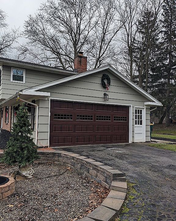 2nd image of 32 Highview Trl