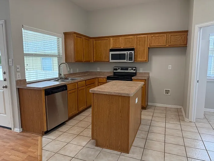 413 Hilltop Dr — Photo 4