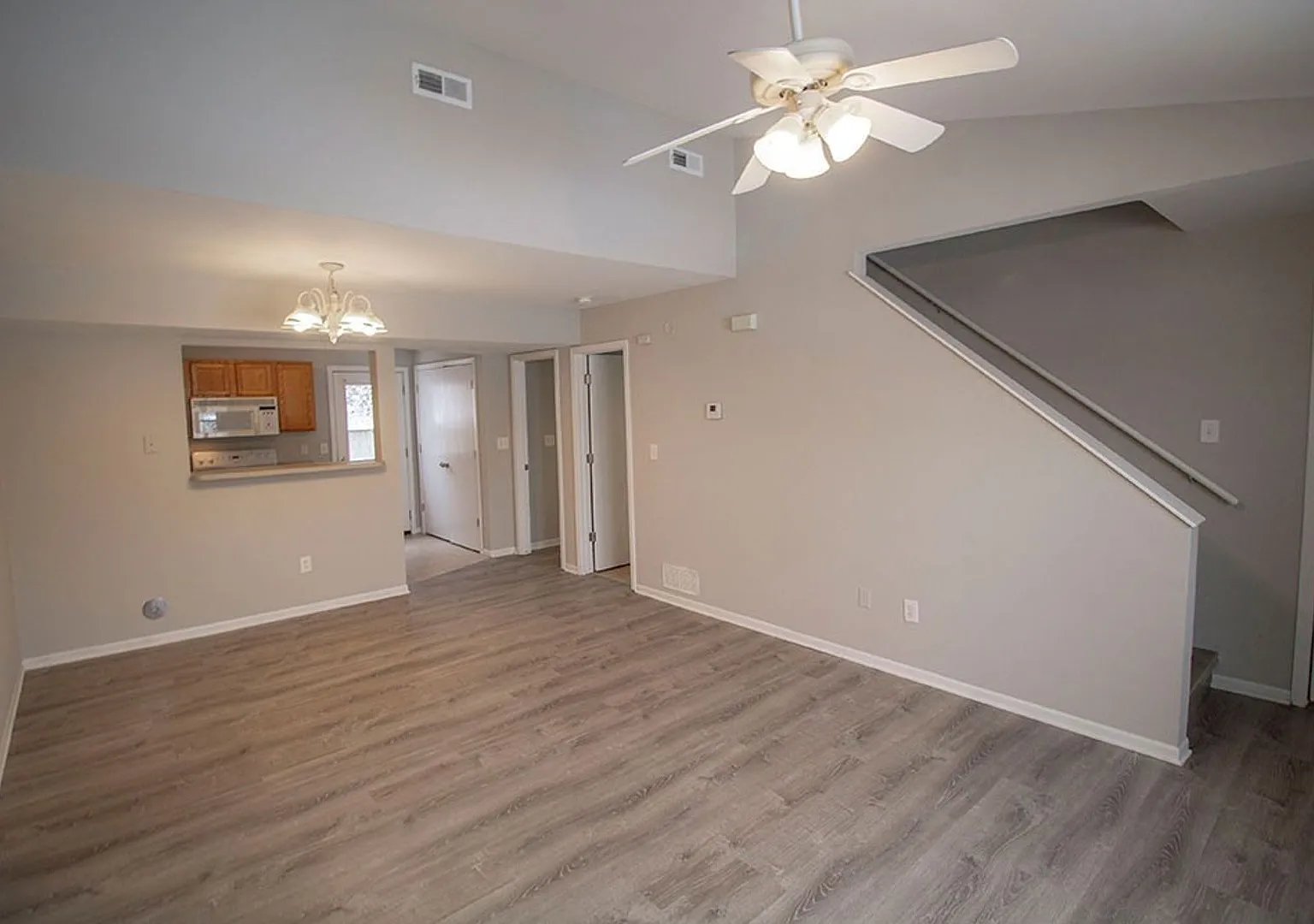 Large 4 bedroom Duplex — Photo 4