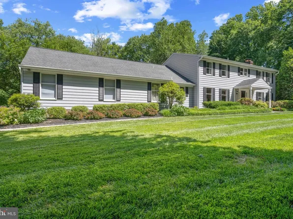 1258 Heritage Farms Ct, Sykesville, MD 21784