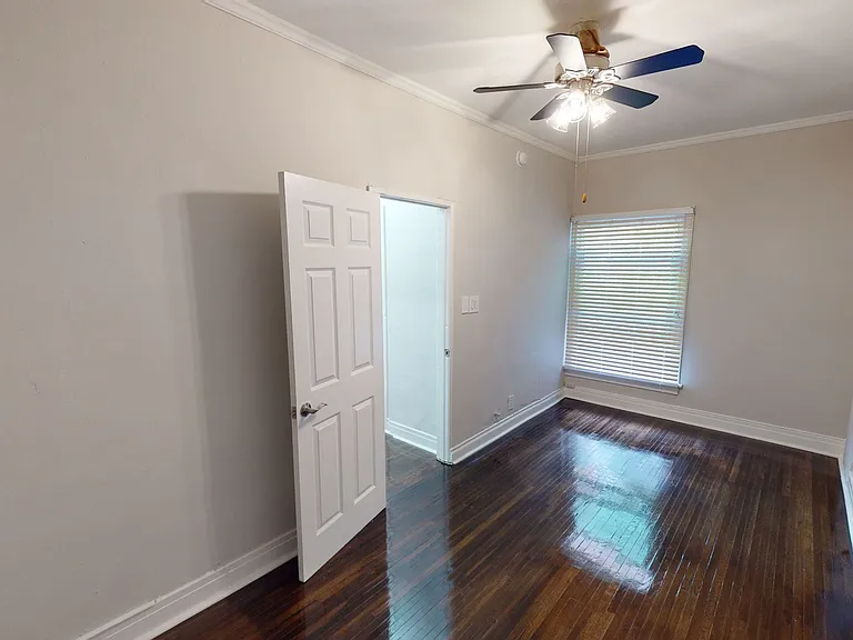 CT2 - Catalina Apts — Photo 26