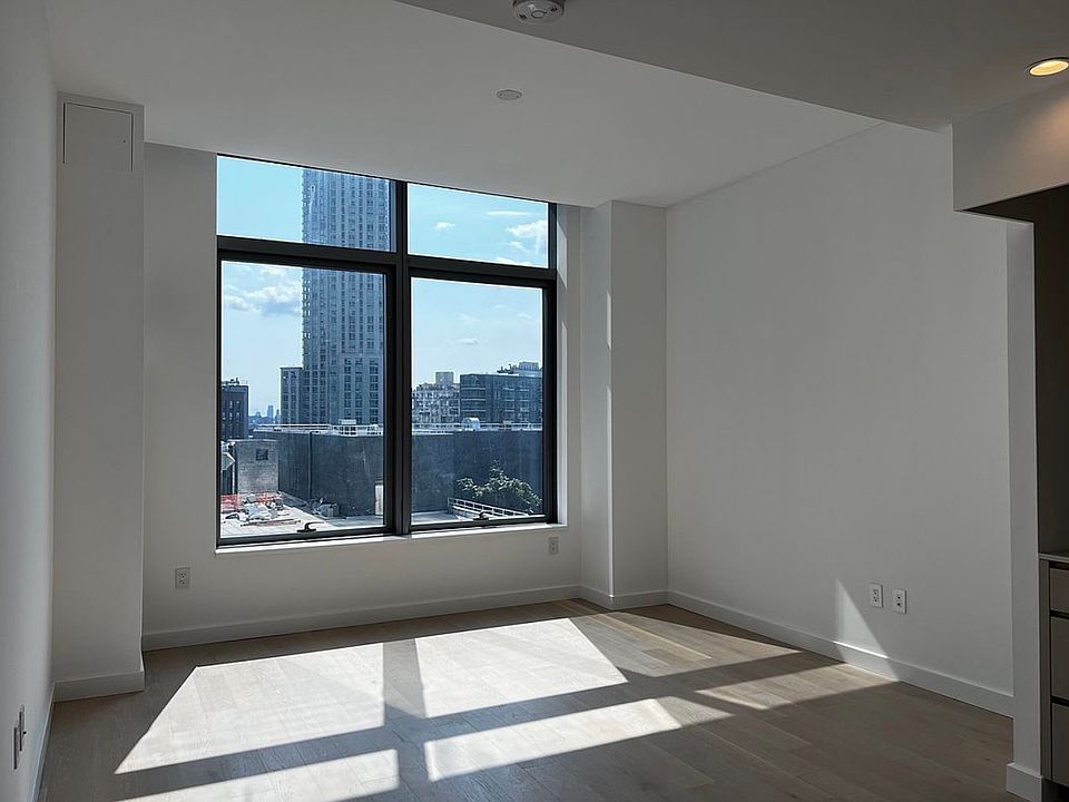 1st image of 3 Court Sq APT 623