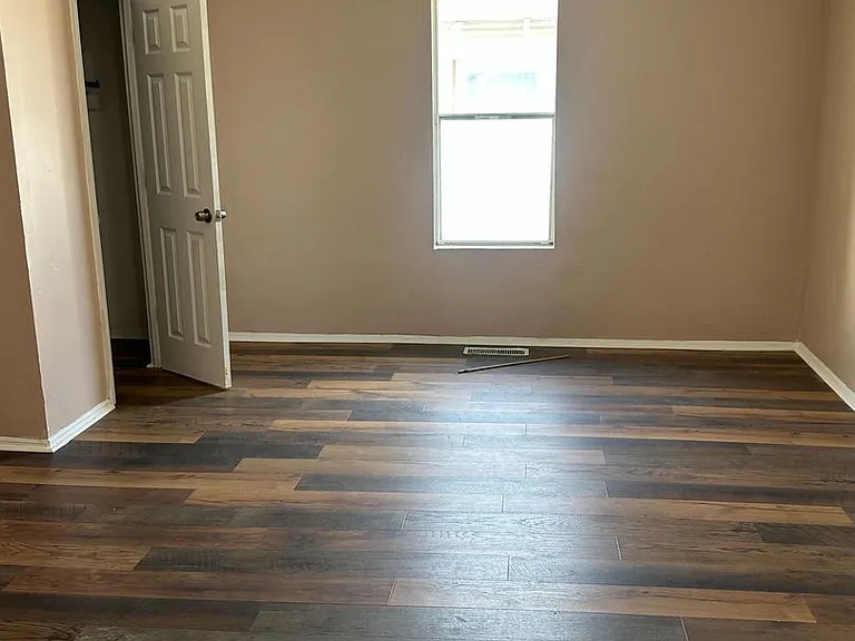 1304 Avenue G — Photo 15