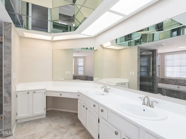 10930 E Hope Dr — Photo 16