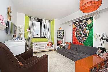 Rented by R New York