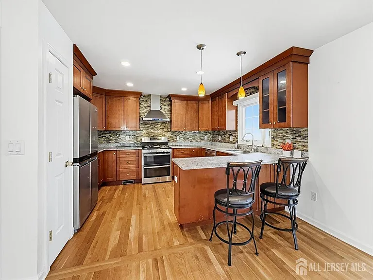 37 Jersey Ave — Photo 10