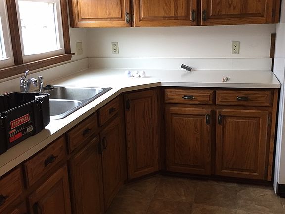 4th image of 810 S Fredrick Dr