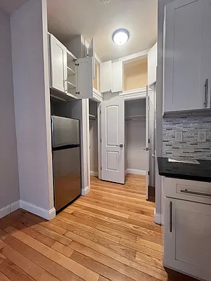 Rented by Manhattan Dwelling Corporation | media 17