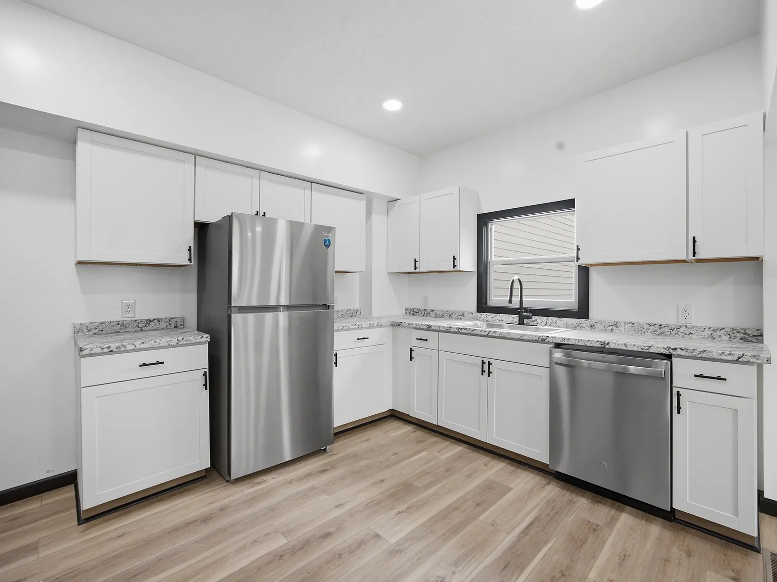 4 bed, 2044 sqft, $1,450 — Photo 3