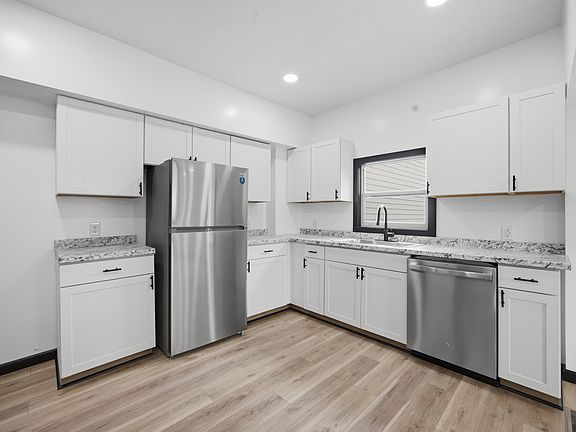 3rd image of 410 Spring St