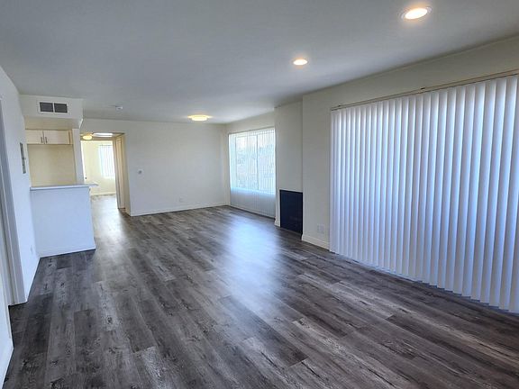 2nd image of 870 Crenshaw Blvd APT 306
