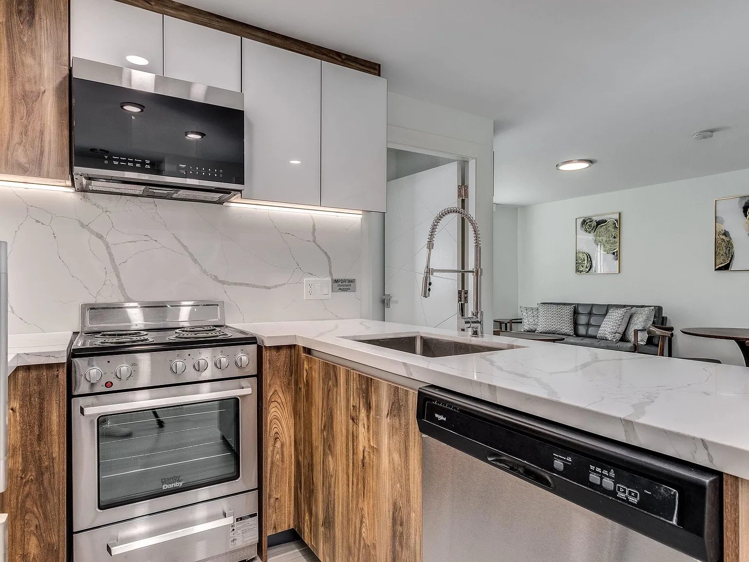2 bed, 705 sqft, $3,590 — Photo 3