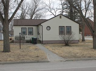 303 E Dakota Ave, George, IA 51237