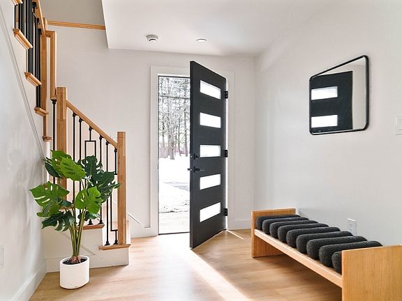 2nd image of 8 Emily Rd